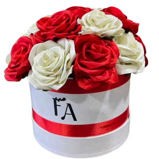 Caja pote white con rosas de raso rojas y blancas